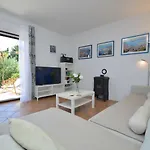 Mihotic By Interhome *