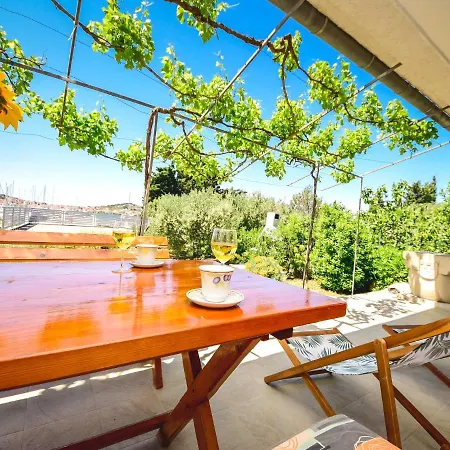 Mihotic By Interhome בית נופש מורטר