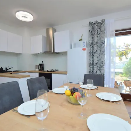 Mihotic By Interhome