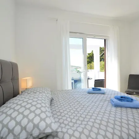 Mihotic By Interhome מורטר