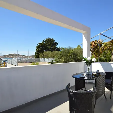 בית נופש Mihotic By Interhome