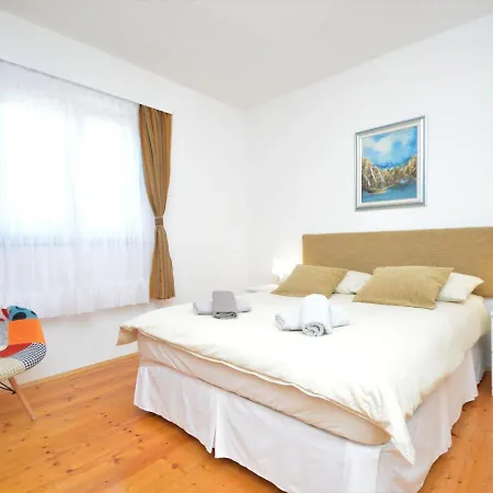 Mihotic By Interhome בית נופש מורטר