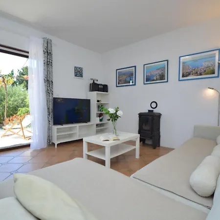 Mihotic By Interhome *