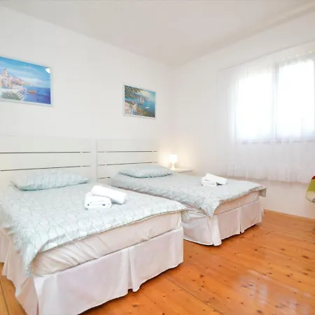 Mihotic By Interhome *