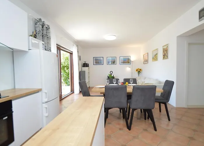 Mihotic By Interhome